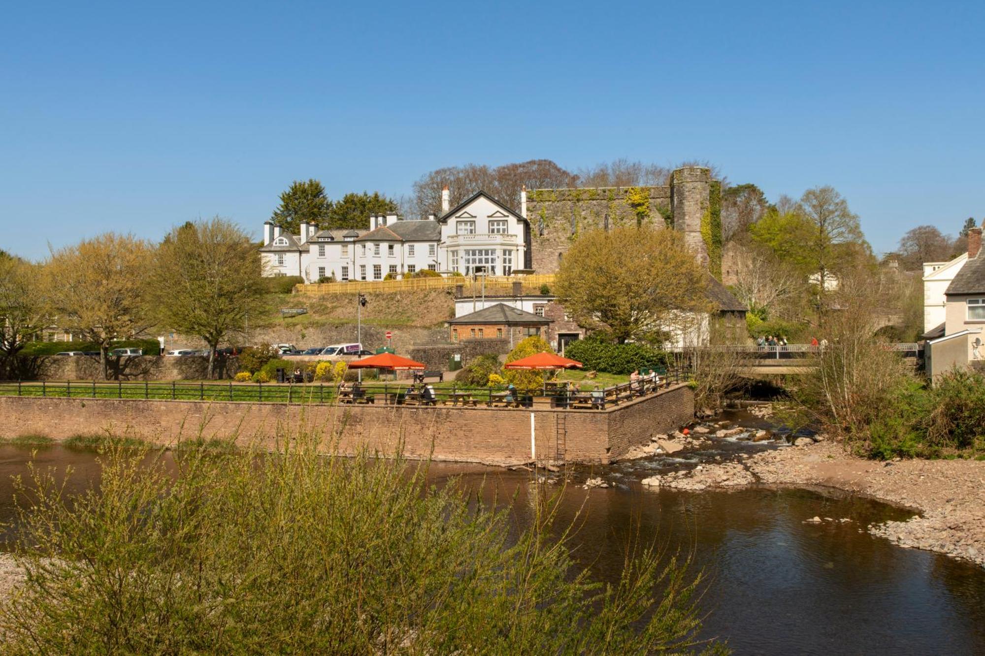 The Castle Of Brecon Hotel, Brecon, Powys Exterior foto